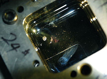 <a href='http://m.xanble.com/product/3.htm' class='text_a'>模具激光焊機(jī)</a>修復(fù)鏡面模具效果